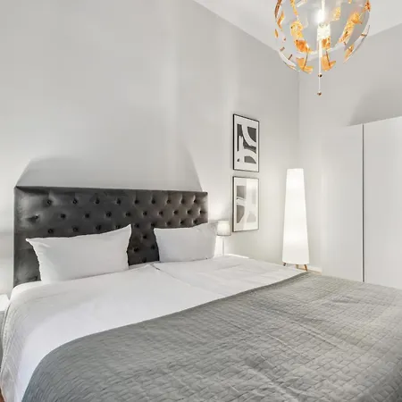 Comfy 2 Bedroom Charlottenburg 아파트