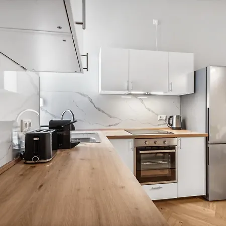 Comfy 2 Bedroom Charlottenburg Appartamento *