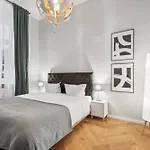 Comfy 2 Bedroom Charlottenburg * 베를린