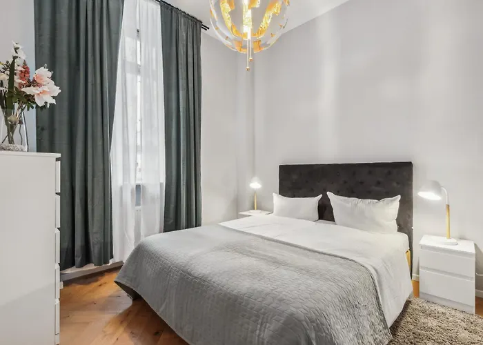 Comfy 2 Bedroom Charlottenburg Lägenhet *