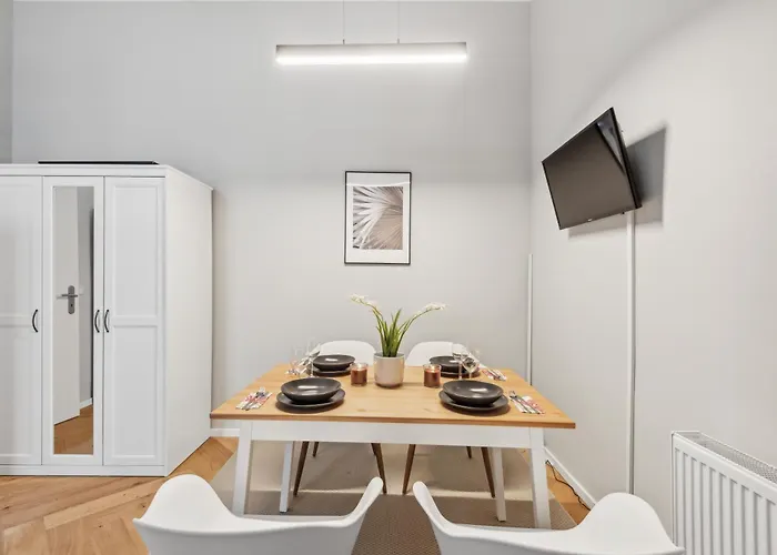 Comfy 2 Bedroom Charlottenburg Lägenhet *